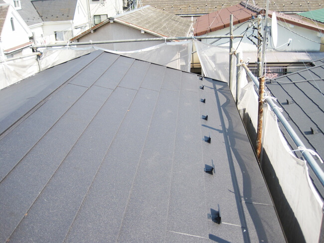 屋根カバー工法　屋根塗装で対応出来ないケース　施工地域：東京都荒川区